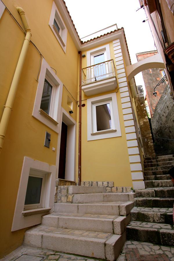 Il Viaggiatore Gaeta Medievale B&B Exterior foto